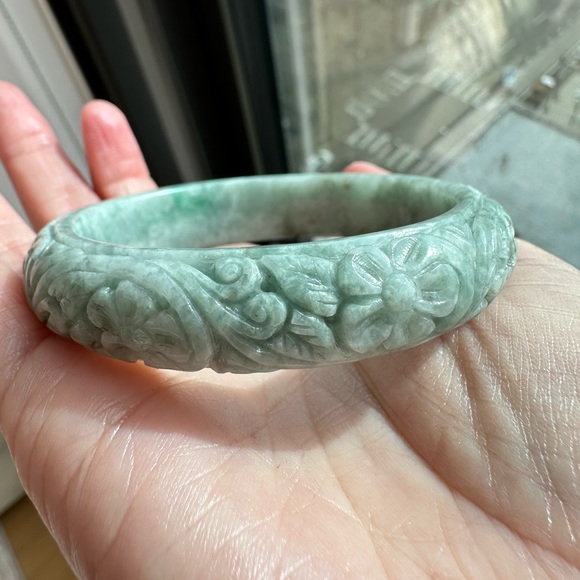 Jadeite Jade Engraved Flower Bangle Diameter 59 mm - Picture 2 of 14
